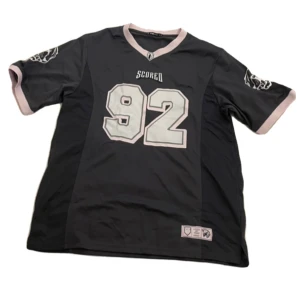 Cool jersey T-shirt🪽😍 - Säljer en bekväm och snygg T-shirt, oversized😋🤍skriv vid frågor!