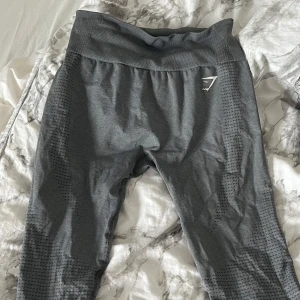 Tränings tights  - Tights från gymskarks. Använda fåtal gånger. Stl L men passar s/m