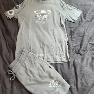 Riktigt fint hoodrichset med shorts och T-shirt, inte använd super mycket så inga skador på produkterna. 