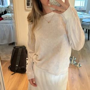 Spräcklig rosa tröja  - Spräcklig rosa tröja från american Eagle outfitters. Använd men fint skick! Storlek S.