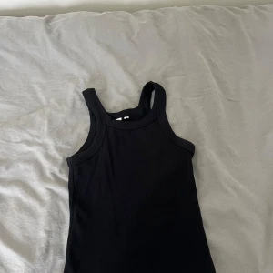 Linne - Använd ett par gånger men har fortfarande mycket bra skick, väldigt tajt men stretchig material.