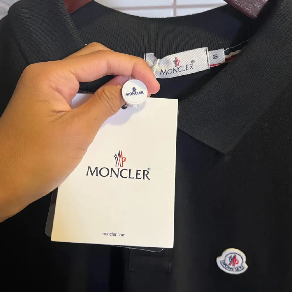 Tja säljer nu min moncler pike pga att jag ej använder den skick 10/10. Skjortor.