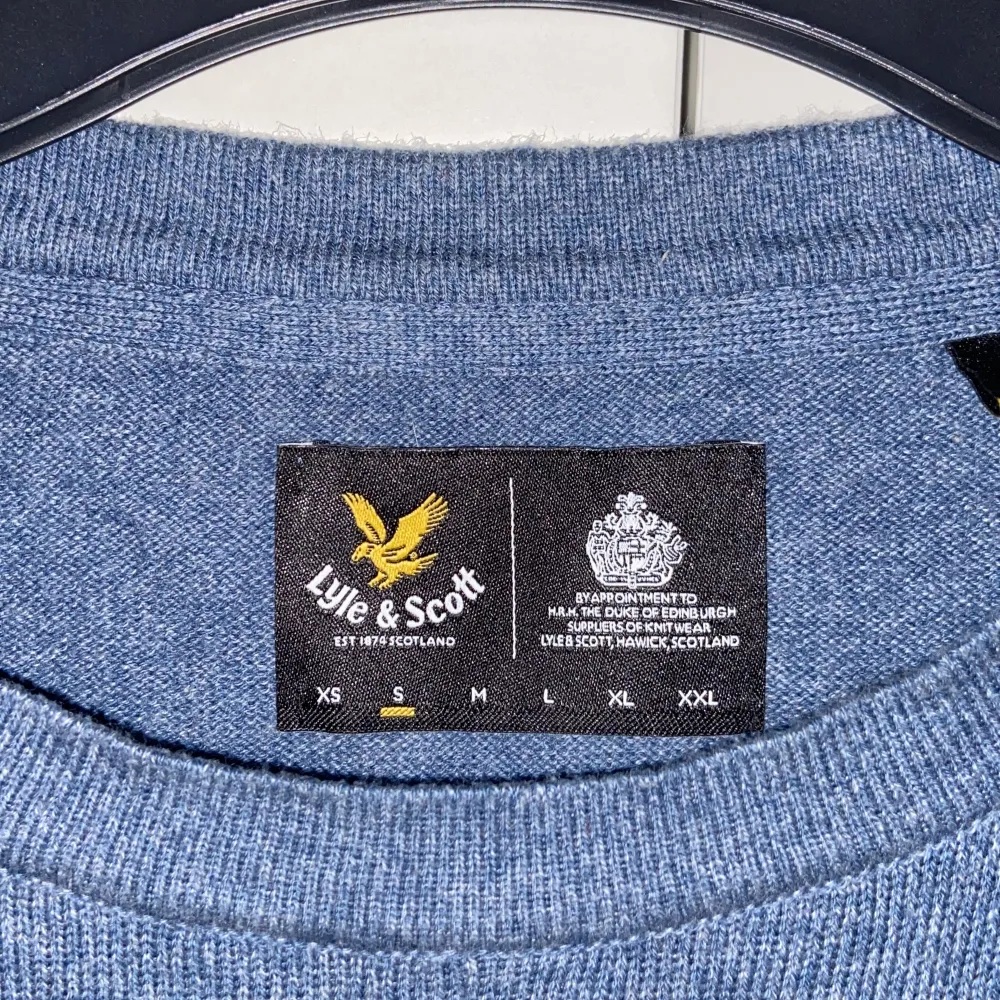 Säljer dessa 2 Lyle&Scott sweatshirt som Både är i storlek S. Säljs för att dom är för små för mig. Säljs för 150kr tillsammans eller styck för 90kr. Pris kan prutas vid snabb affär. Skickas via instabox. Mvh/Alvin. Tröjor & Koftor.