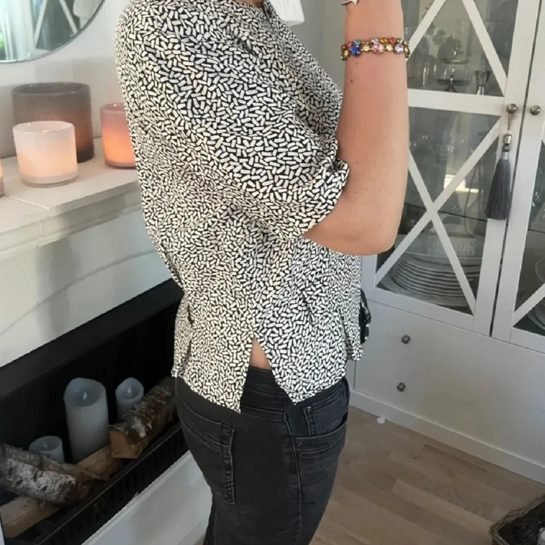 Mönstrad blus med knappar - 90