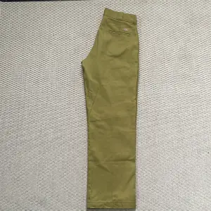 Legendariska Dickies 874 i storlek 34/32