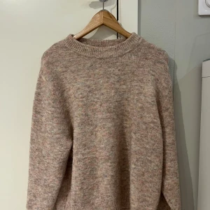Rosa stickad tröja - Bra skick, använd några gånger