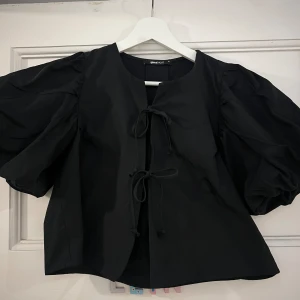 Gina topp  - Säljer denna populära toppen ifrån Gina Tricot, då den inte kommer till användning! 💖