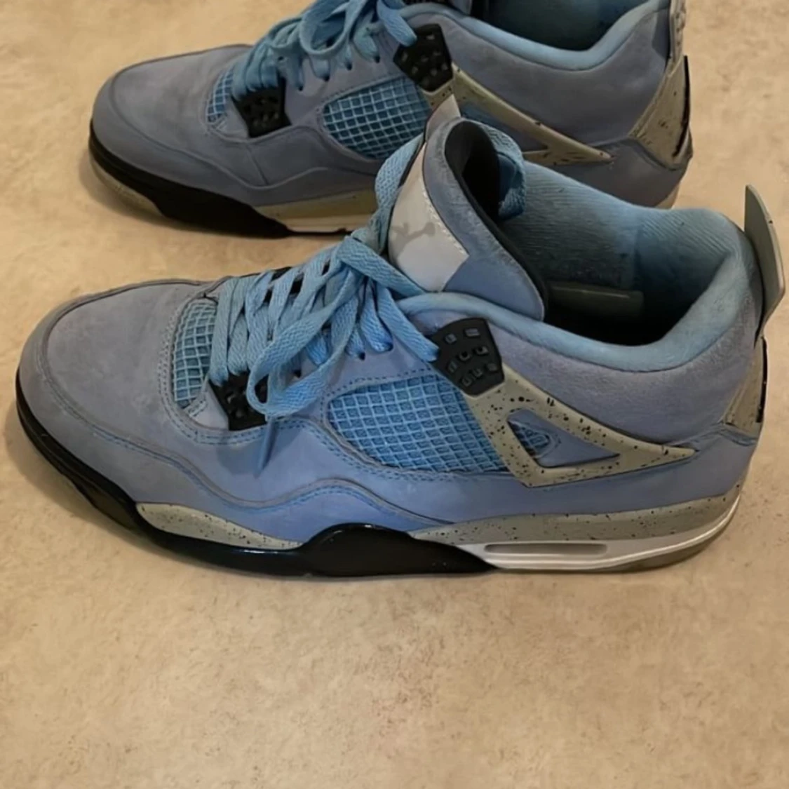 Jordan 4 retro university blue  - 92