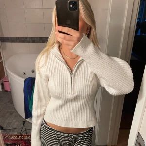 Stickad tröja hm - Stickad tröja från hm. Skriv för fler bilder ❤️