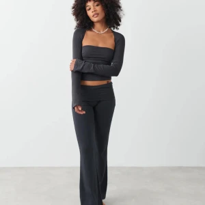Gina tricot soft touch byxor - Säljer mina soft touch byxor från Gina Tricot då de tyvärr är för stora för mig. Använda ca 3 ggr, tvättade med handtvätt en gång. Nypris 359kr