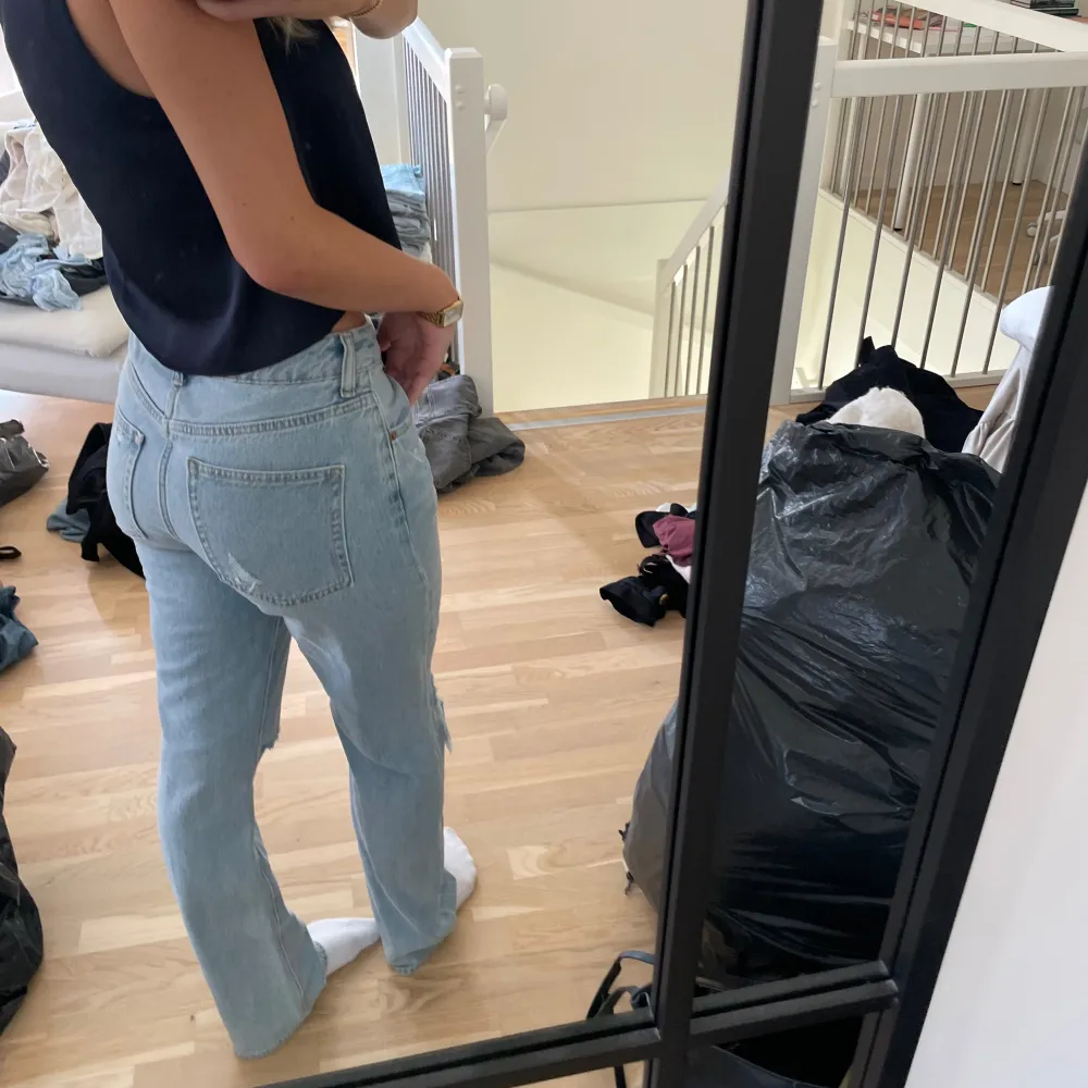 Säljer dessa jeans i strl 36. Jeans & Byxor.