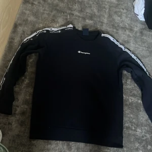 Champion tröja - Tröjan är strl 162/167 Den är i bra skick  