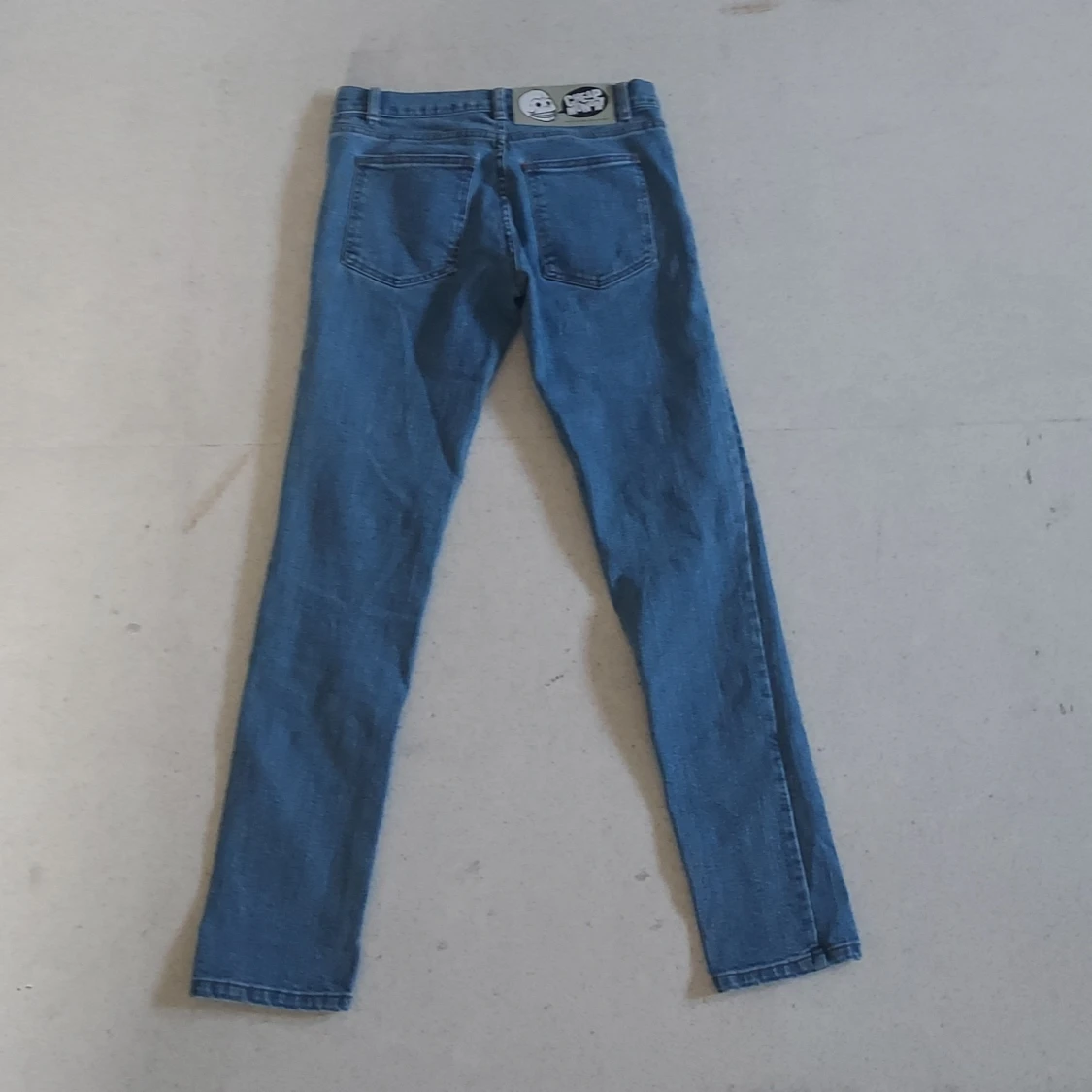 Blå jeans i storlek 28/32 - 90