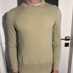 J Lindberg tröja  - Tja säljer nu denna tvär fetta J Lindberg tröja som är i Storlek small. Skick: 8/10 