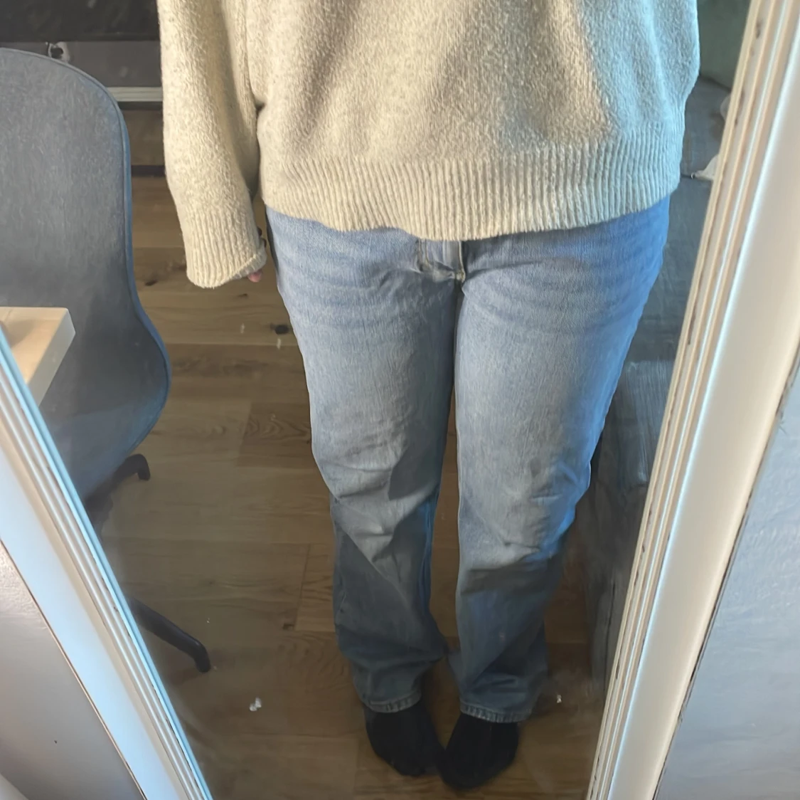 Ljus blåa bootcut/raka jeans