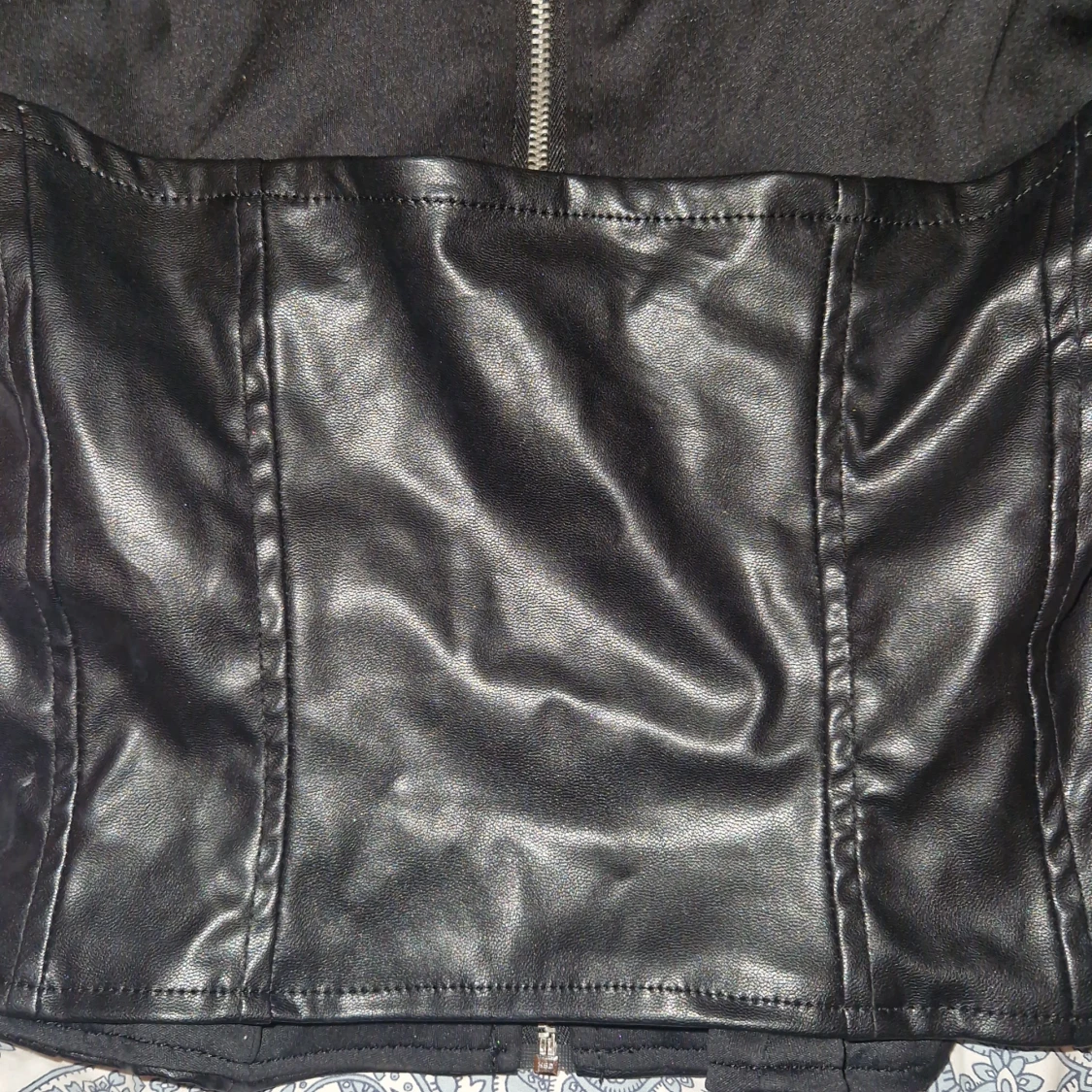 Svart läder korset topp - 91