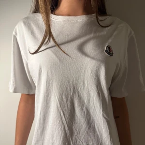 Tröja  - Inte äkta! Kommer inte till användning💕