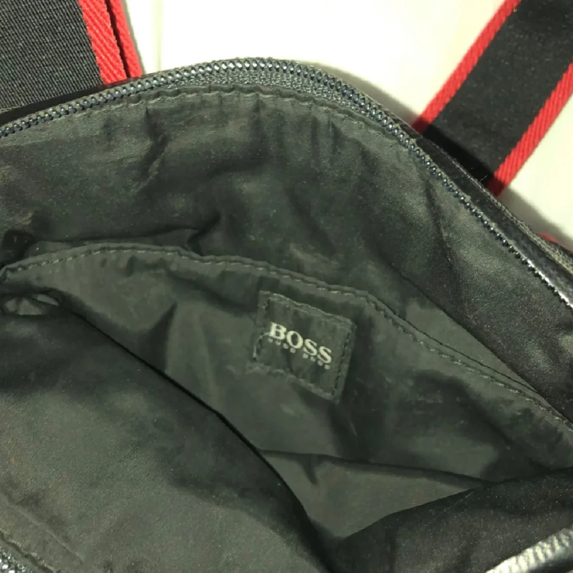 Hugo Boss väska svart röd. Sällsynt!! - 92