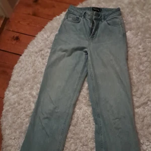 Jeans  - Bra skick, raka i benen Nypris 500