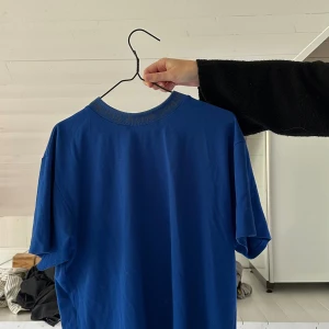 Acne studios T-shirt - Jättesnygg blå acne tisha! Fint skick och härlig passform