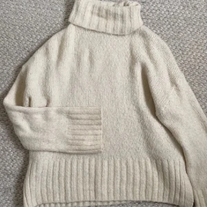 Stickad polotröja  - Så snygg och skön stickad polotröja❣️❣️