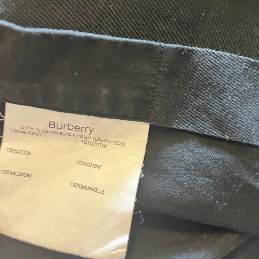 [ Burberry skjorta [] Skick - 9/10 [] Storlek - M passar L eller liten XL [] Pris - 700kr ]  Vid frågor eller något du undrar över gå via PM. mvh Z.L . Skjortor.