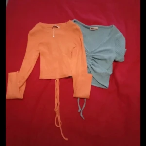2 st toppar - Den oranga helt oanvänd  Den blå i mycket fint skick