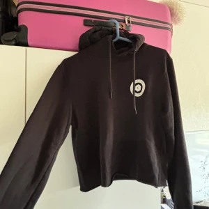 Hoodie black - Fin svart hoodie använt knappt. 
