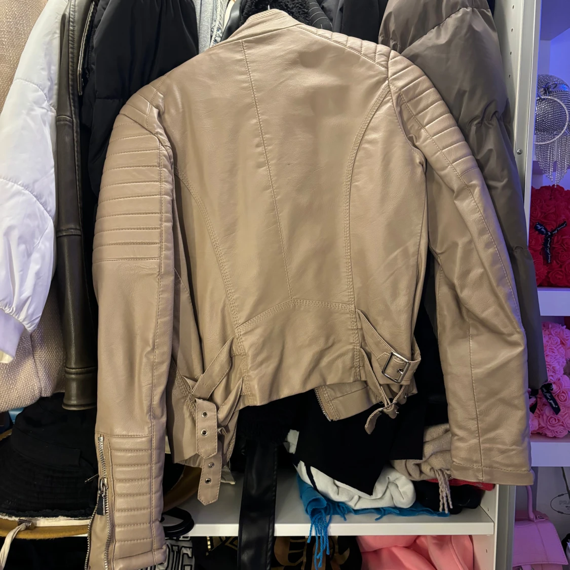 Beige skinnjacka - 90