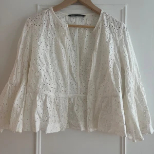 Vit blus/kofta🤍🤍 - Sååå fin och somrig🌟🤍passar stl XS-M