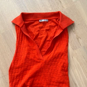 Orange Topp Zara 🧡 - Superfin men kommer tyvärr inte till användning hos mig. Bra skick 🧡