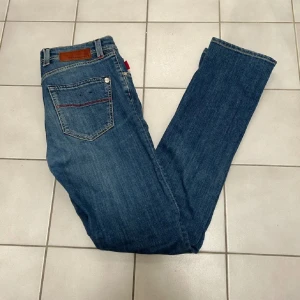 Tramarossa jeans - Säljer nu dessa feta Tramarossa jeans i fint skick. Hör av er vid minsta funderingar eller fråga!😊 Pris går att diskutera 