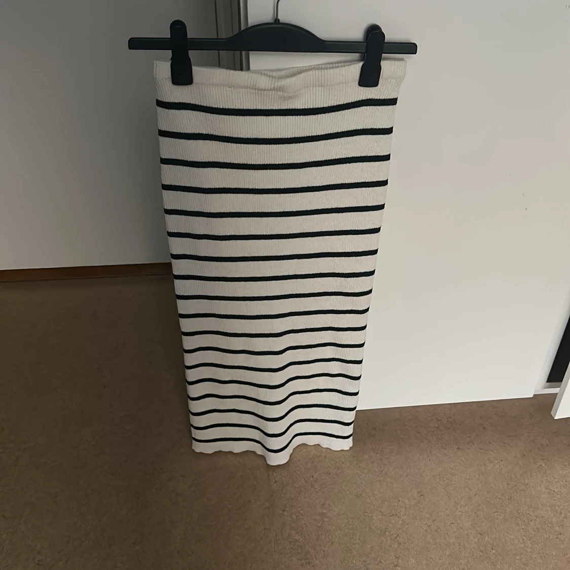 Stickad kjol från Gina Tricot  - 90