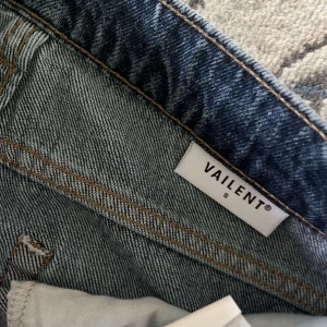 Jeans  - Jätte bra skick aldrig använda 