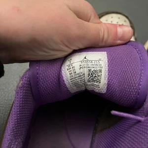 Skor Jordan Nike  - Storlek 40 haft dom i 6månader typ o har köpt nya skor 