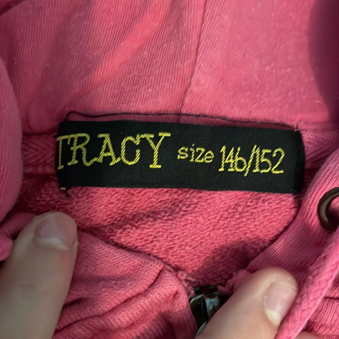 Rosa tjocktröja med text - 91