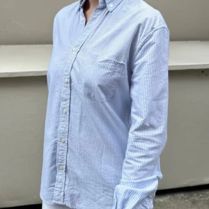 Skjorta - As snygg skjorta från brandy Melville, ny utan prislapp! Säljer då jag råkade få två stycka och det gick inte att returnera. Skjortan är super bekväm och passar till nästan allt.