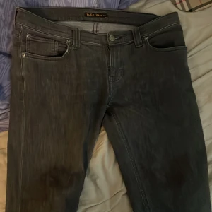 Nudie jeans - 30x34 men sitter som 30 32. Bra skick . priset går diskutera. går för runt 1800