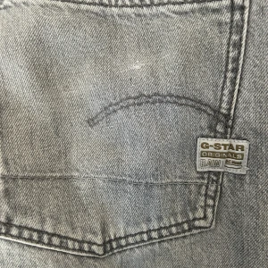G-Star Raw Type 49 - Säljer de ett par snygga och knappast använda jeans!  Kvaliteten på jeansen är väldigt hög Passform: Relaxed Straight  Original pris: 1299kr