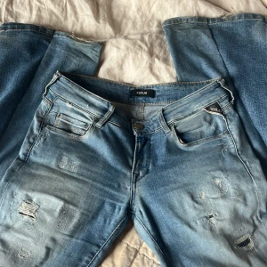 Lowrise Replay jeans - Lowrise replay jeans som jag sytt om till bootcut!