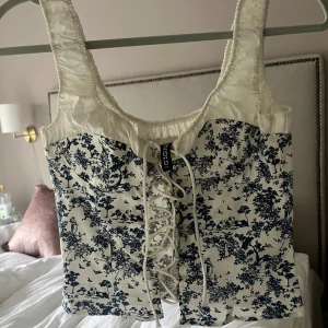 Topp - Helt oanvänd topp, stolen är Xxs men Passar s