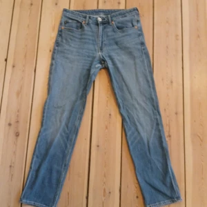 Jeans - Snygga jeans från h&m 💪 säljer då de absolut inte passar mig längre, ändå rätt så använda
