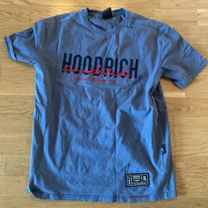 Hoodrich t-shirt  - Topp skick tröja utan skador ny pris 500kr