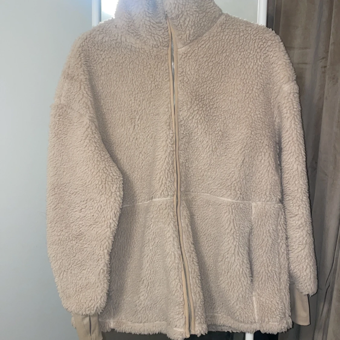 Beige teddyjacka med dragkedja - 90