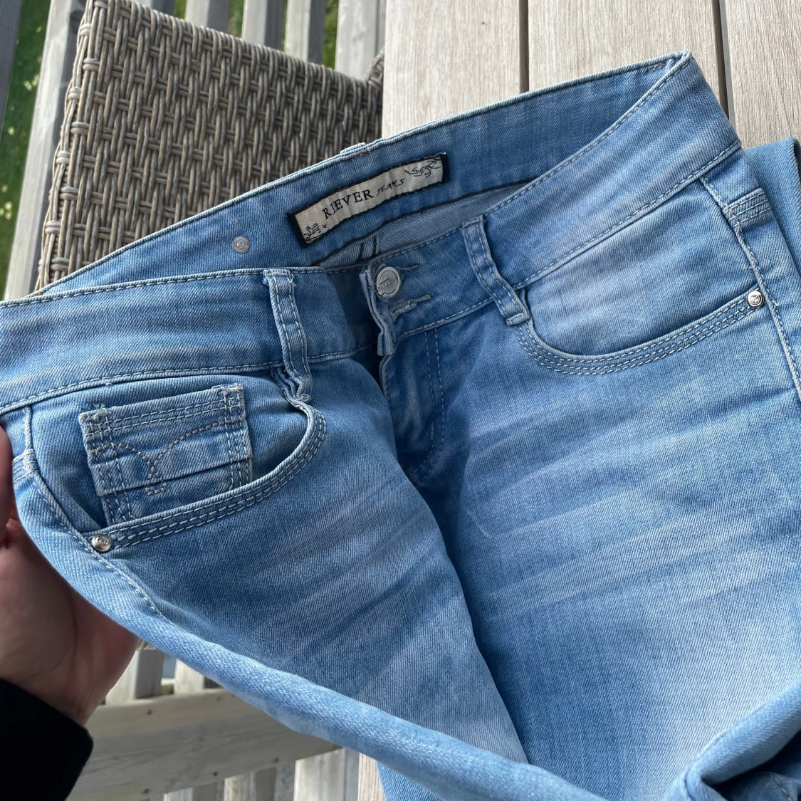 Ljusblå lågmidjade jeans - 93