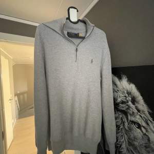 Rikigt snygg 1/4 zip i storlek Xs| Ny pris ca 2200kr, mitt pris 899 