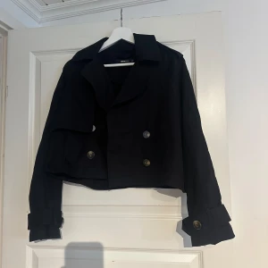 Gina tricot Trench cout - Jättefin trench cout i nyskick som inte blivit använd, storlek XS, bra skick 