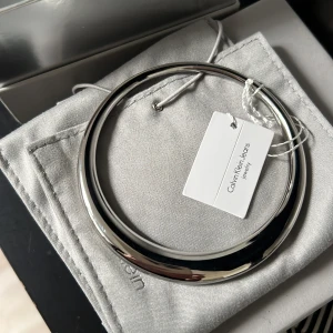 Calvin Klein  - Armband ( aldrig använd) Säljer eftersom det var en present men storleken är för stor