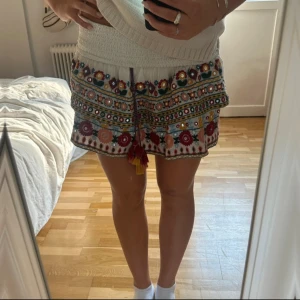 Volangkjol - Supersnygg zarakjol i storlek S som knappast är använd och därmed i superfint skick!