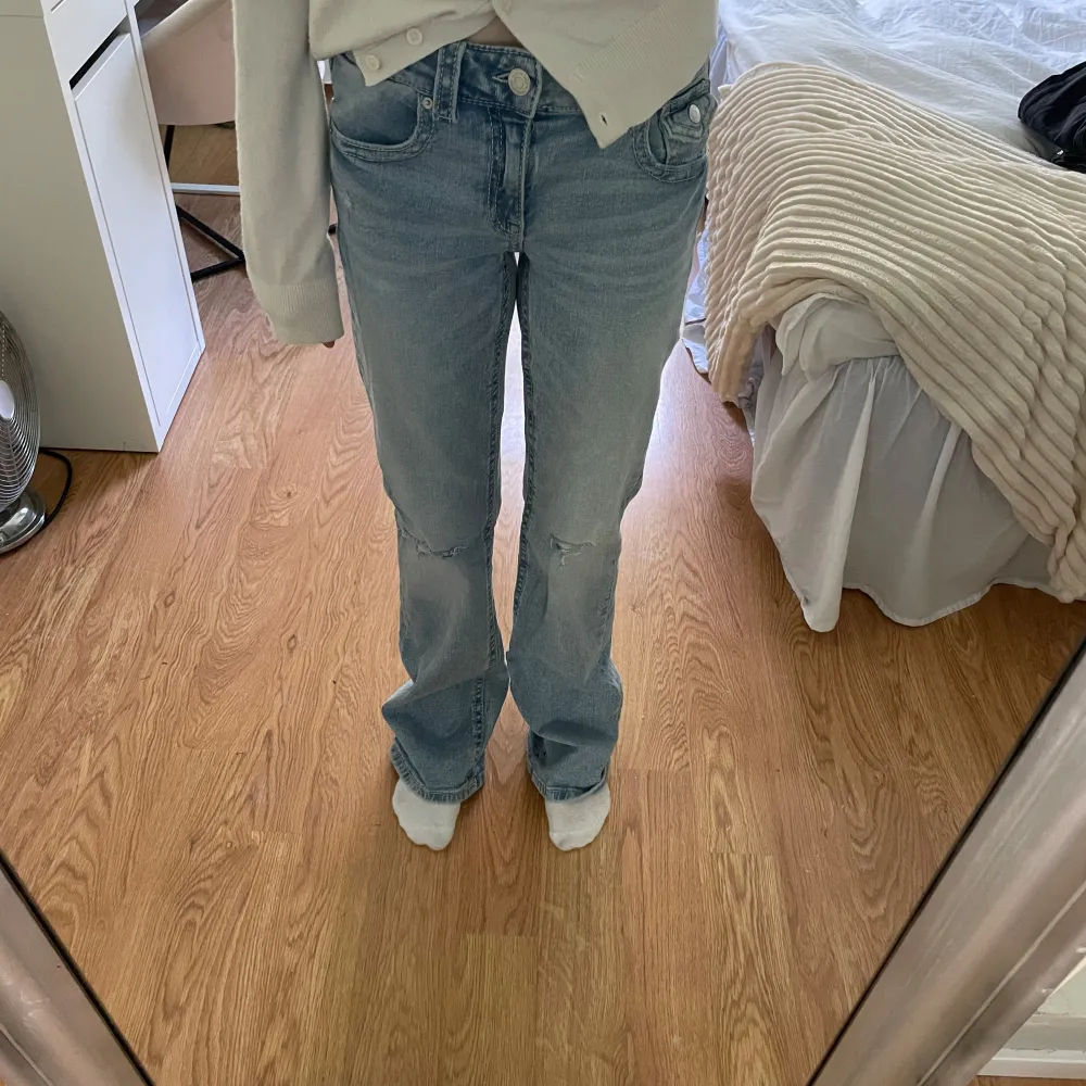 Jätte fina Low Waist jeans Storlek: 170 Nya bara använda 1 gång . Jeans & Byxor.